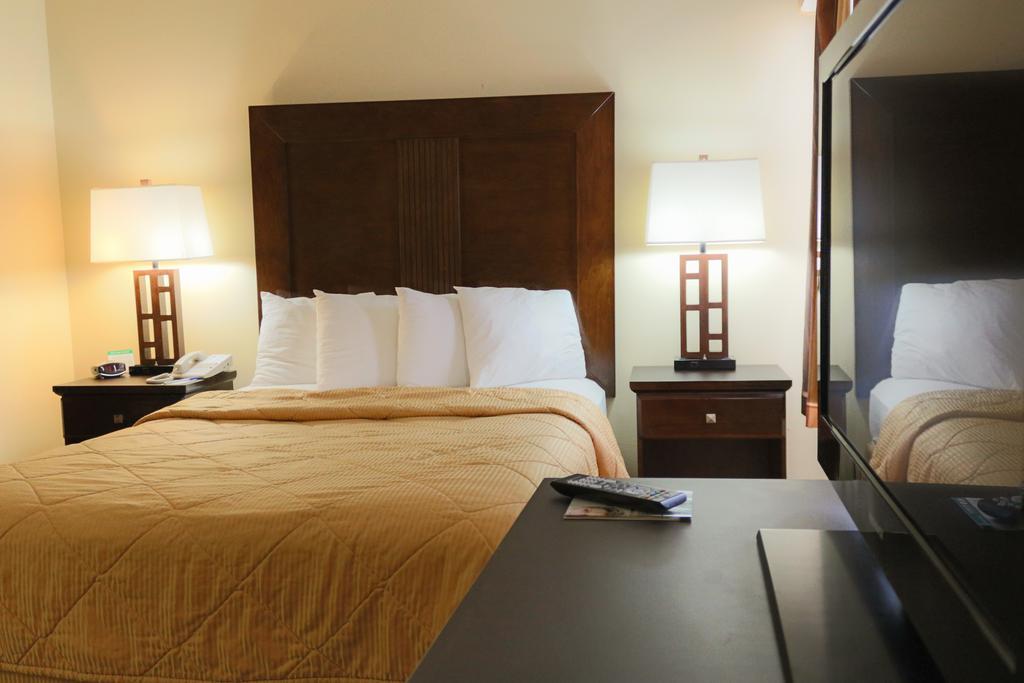 Frontier Hotel Хюстън Екстериор снимка